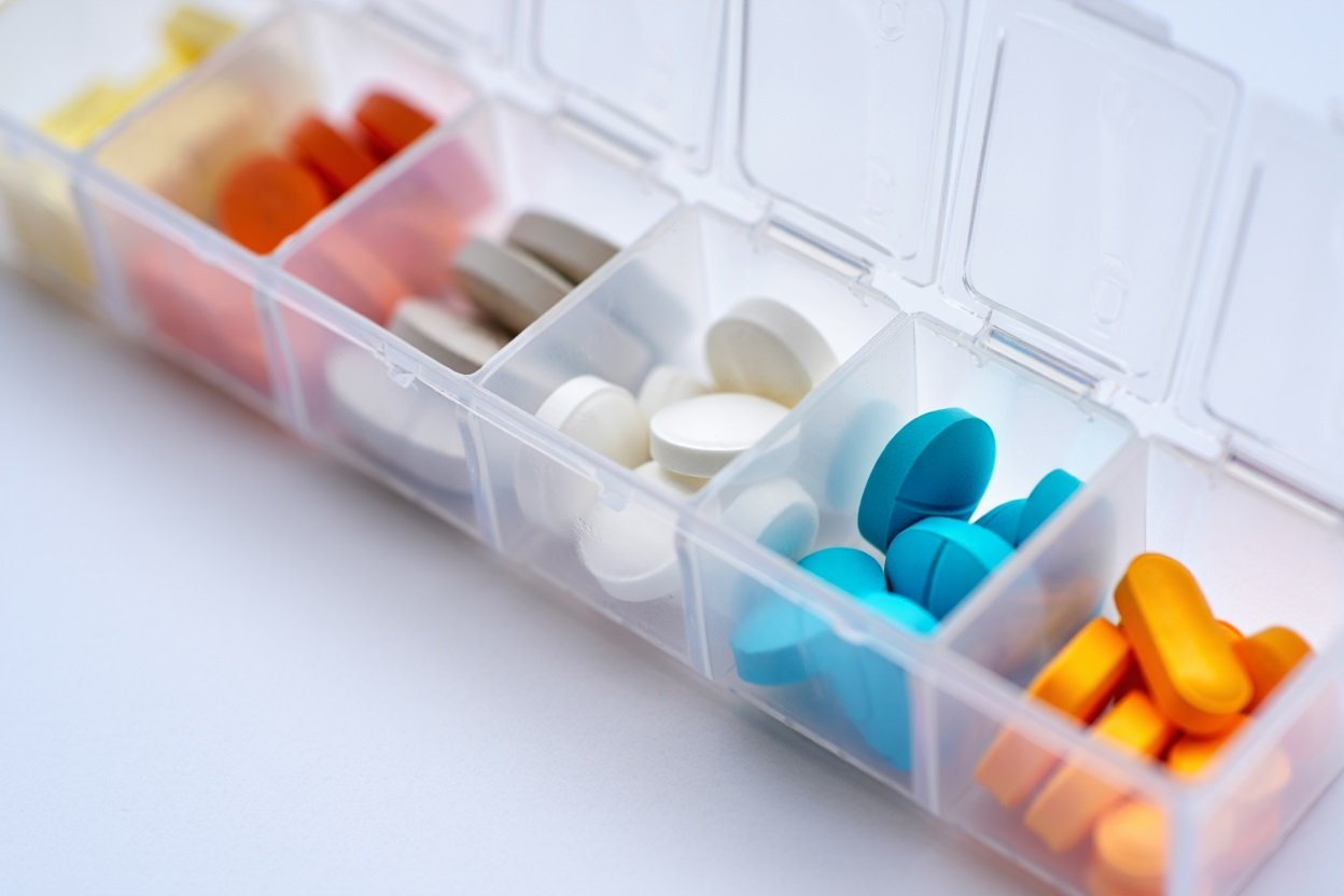 Таблетки в таблетнице